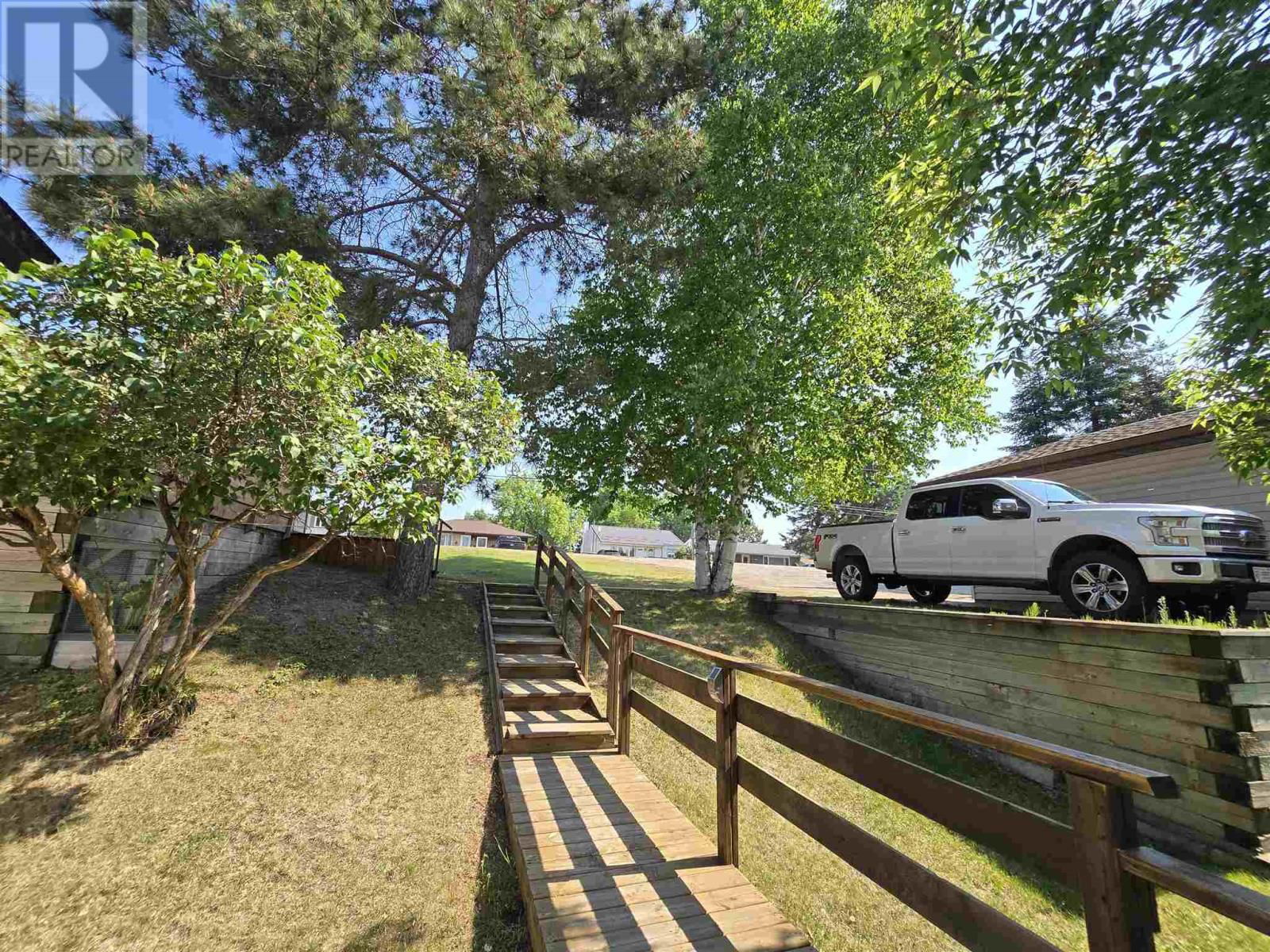 1517 VALLEY DR Image 39