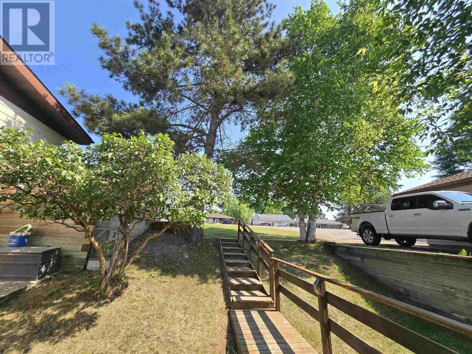 1517 VALLEY DR Image 40