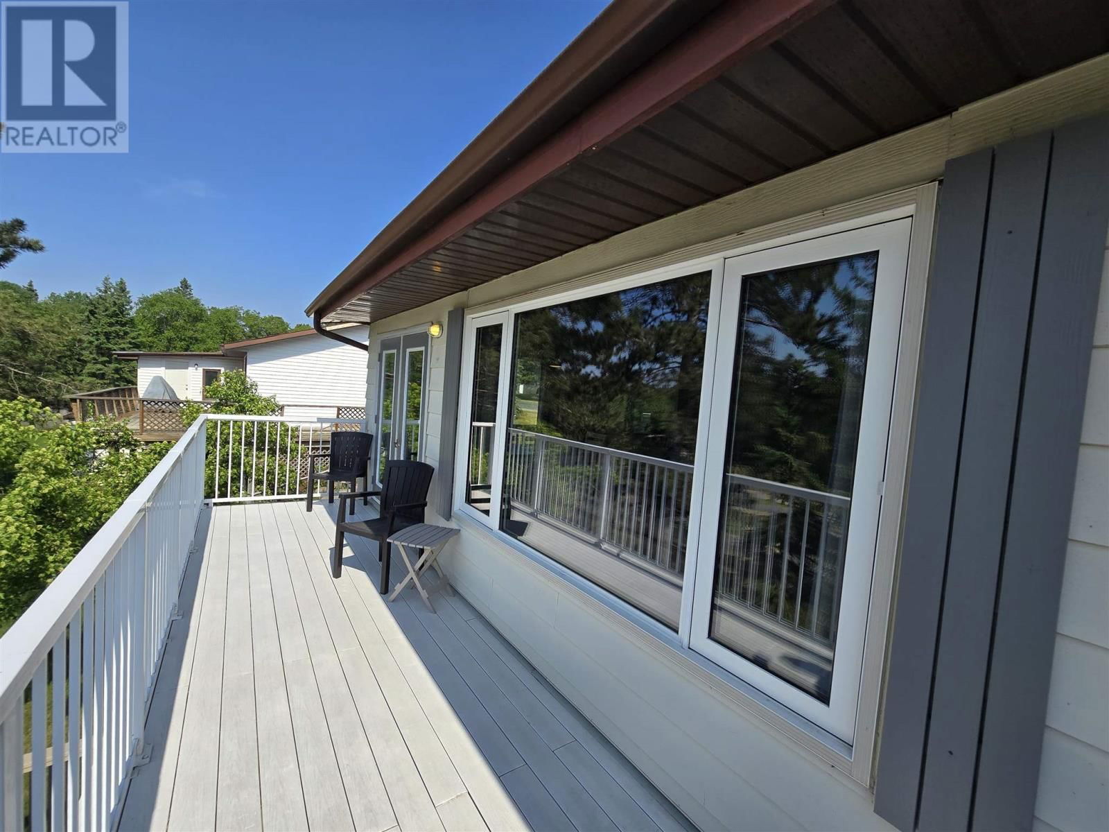 1517 VALLEY DR Image 42