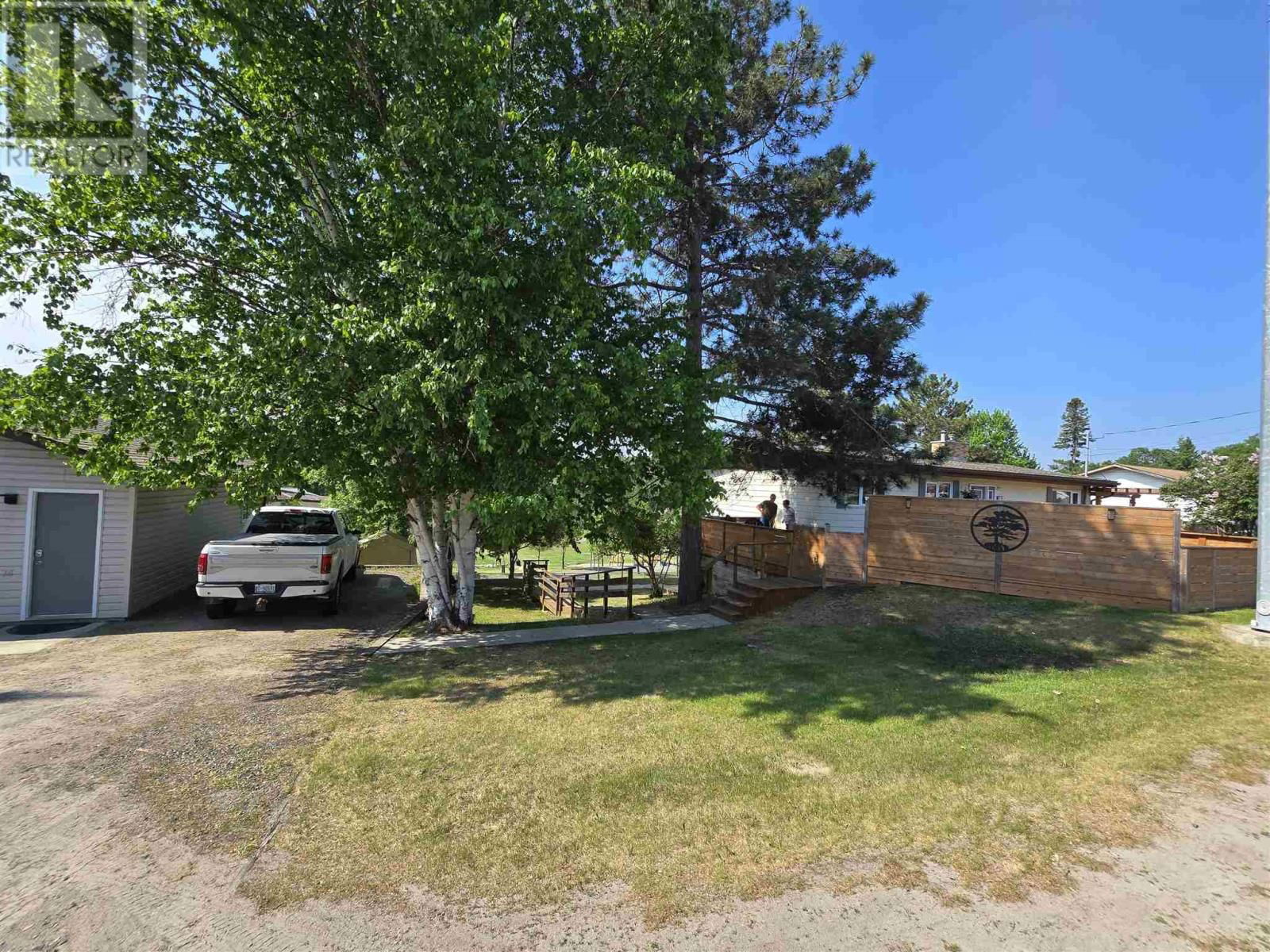1517 VALLEY DR Image 45