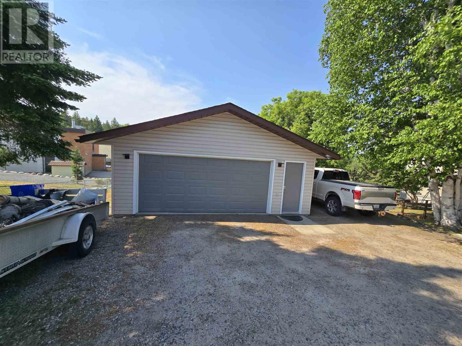 1517 VALLEY DR Image 46