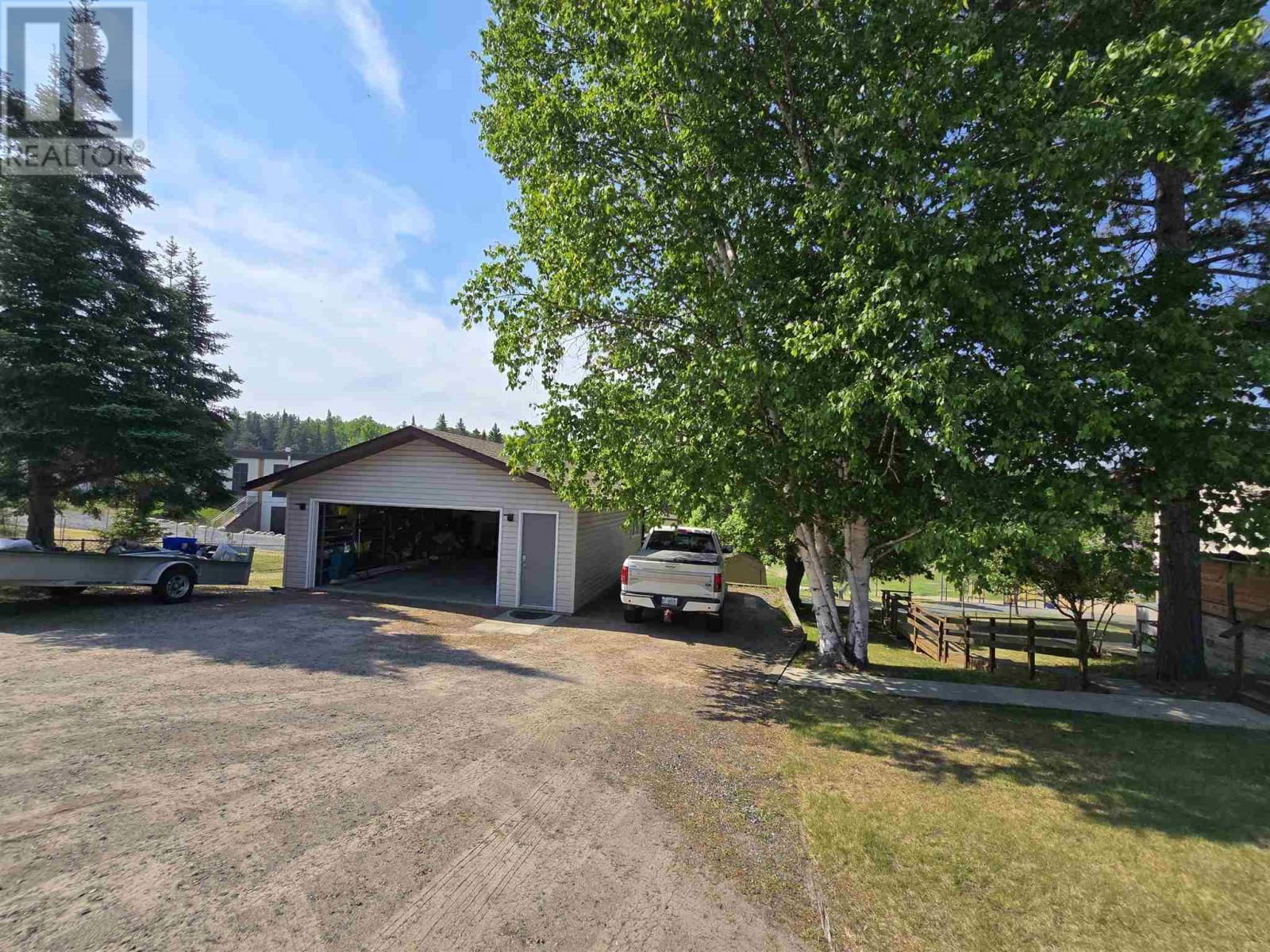 1517 VALLEY DR Image 48