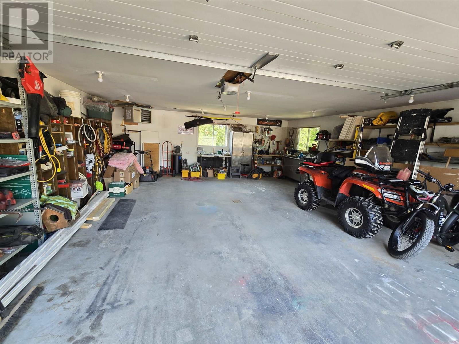 1517 VALLEY DR Image 49
