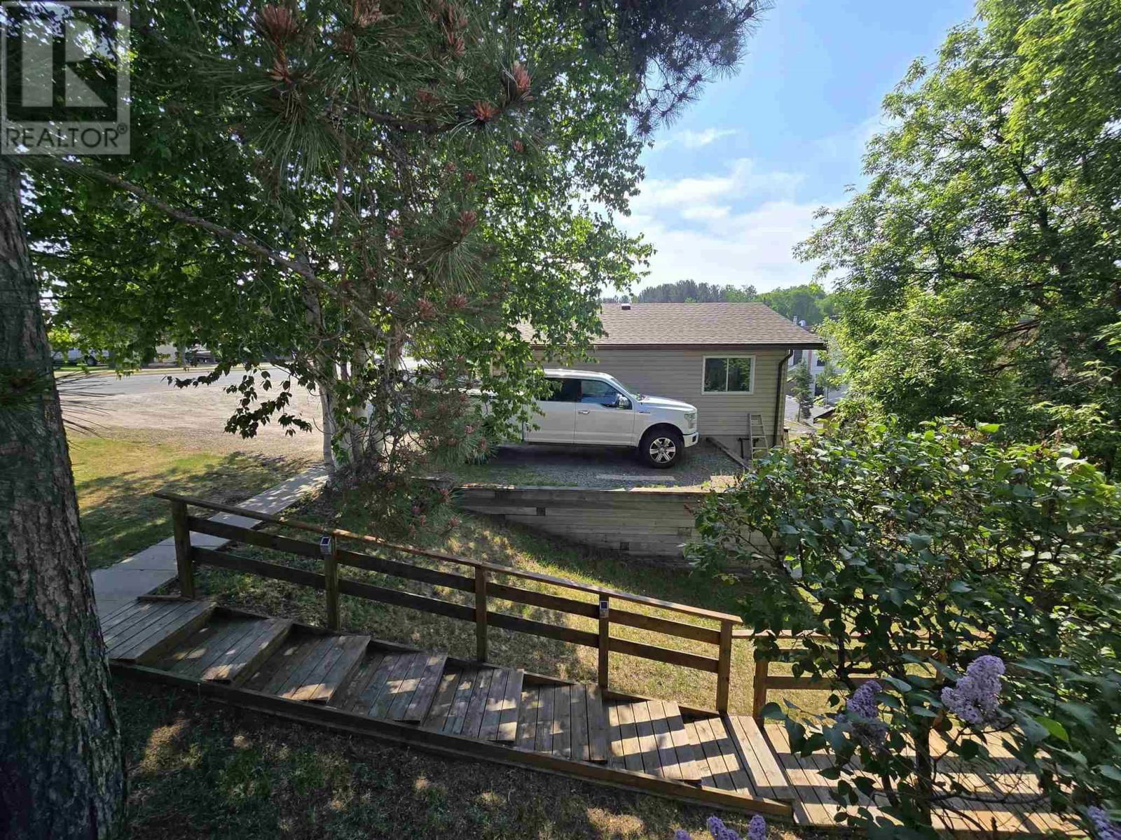 1517 VALLEY DR Image 7