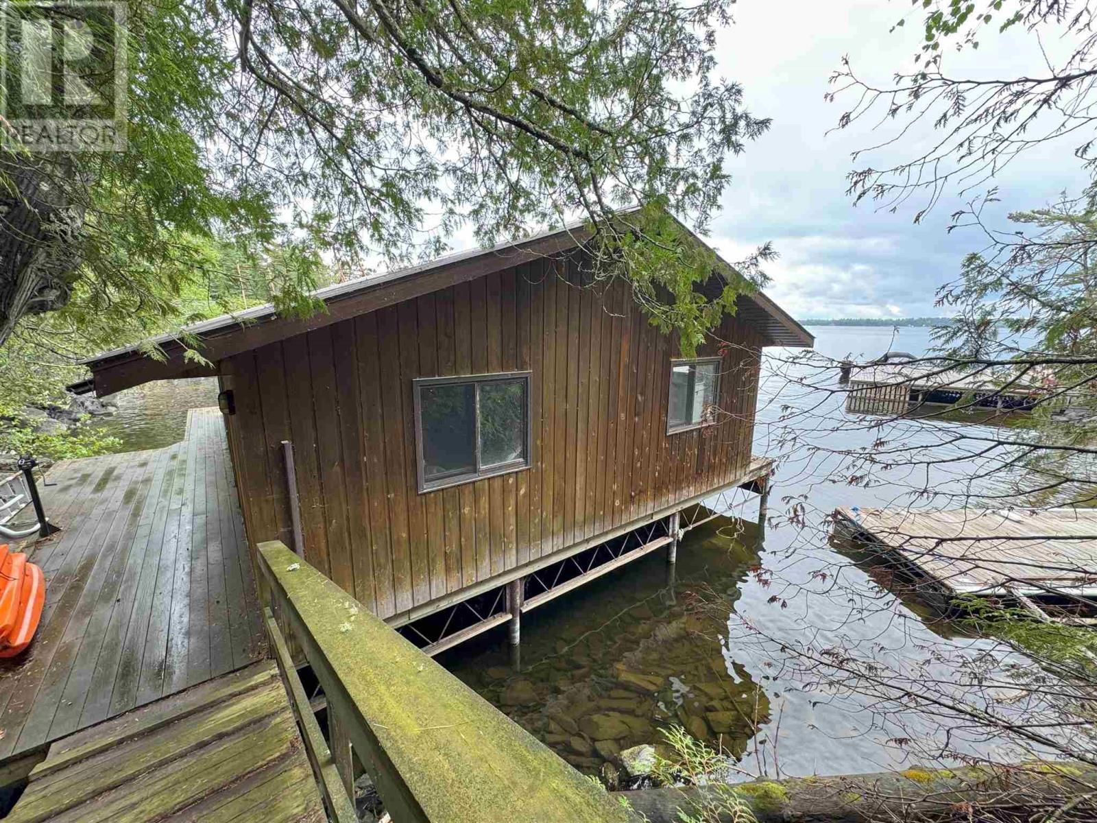12 & 13 HAY ISLAND Image 5