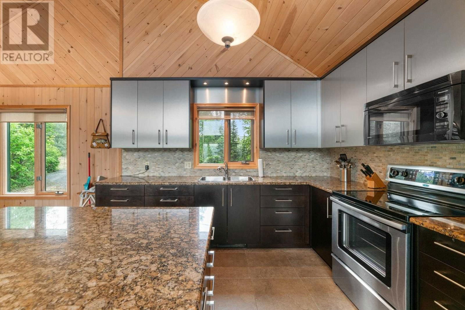 53 LILY PAD BAY Image 11