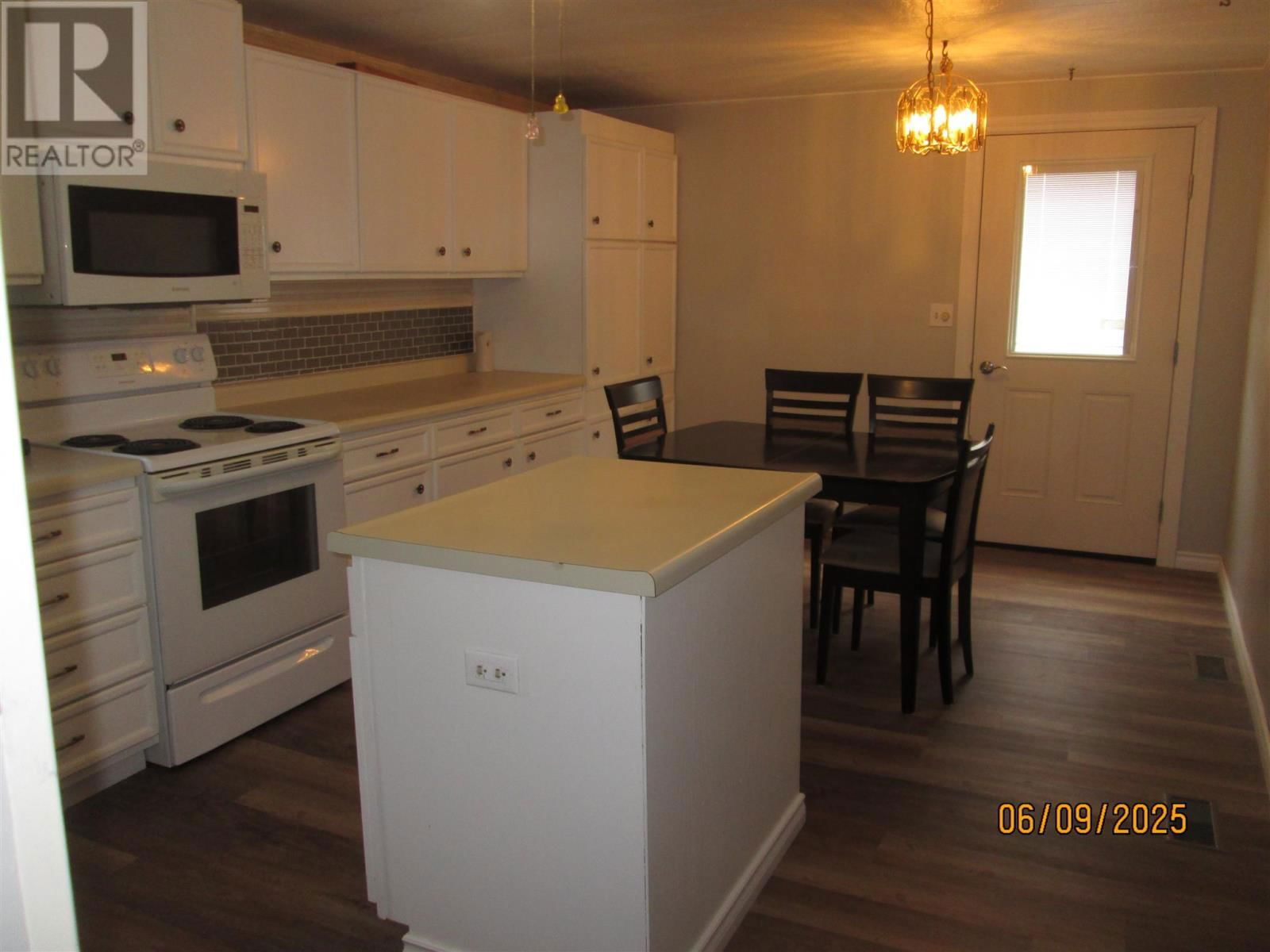 408 and 410 COLLEY STREET Image 11