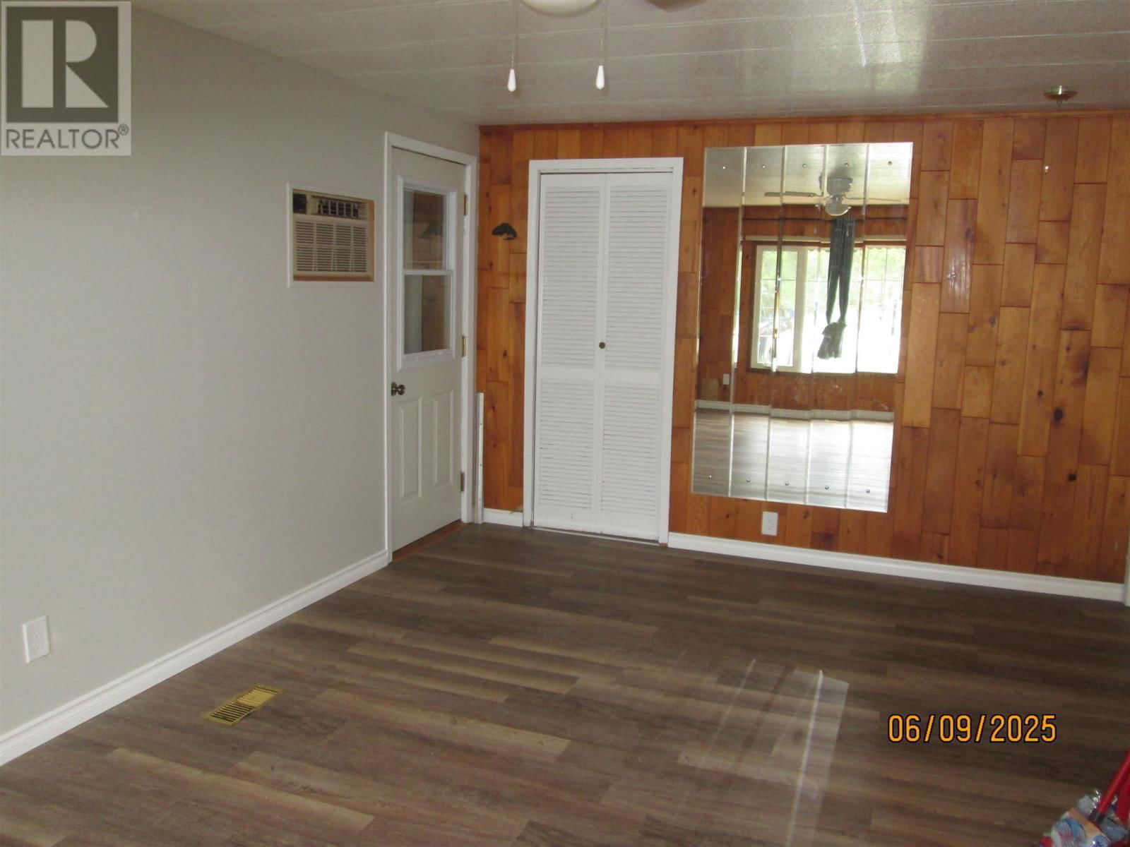 408 and 410 COLLEY STREET Image 14