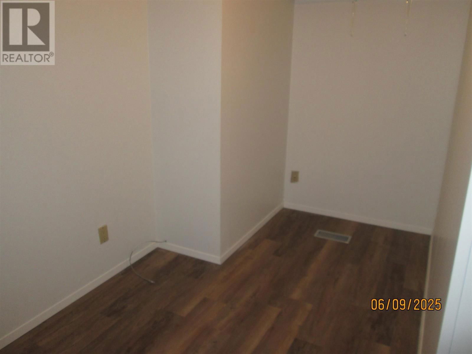 408 and 410 COLLEY STREET Image 18