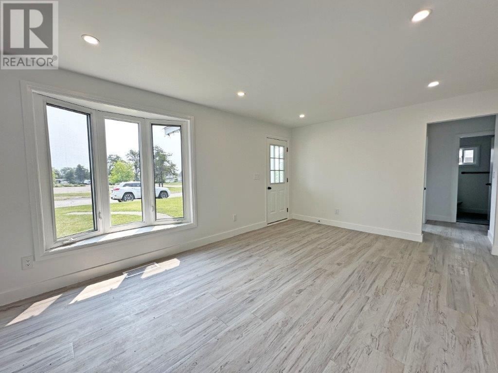 31 LAURIER AVE Image 10