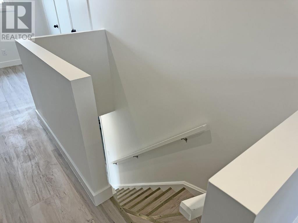 31 LAURIER AVE Image 24