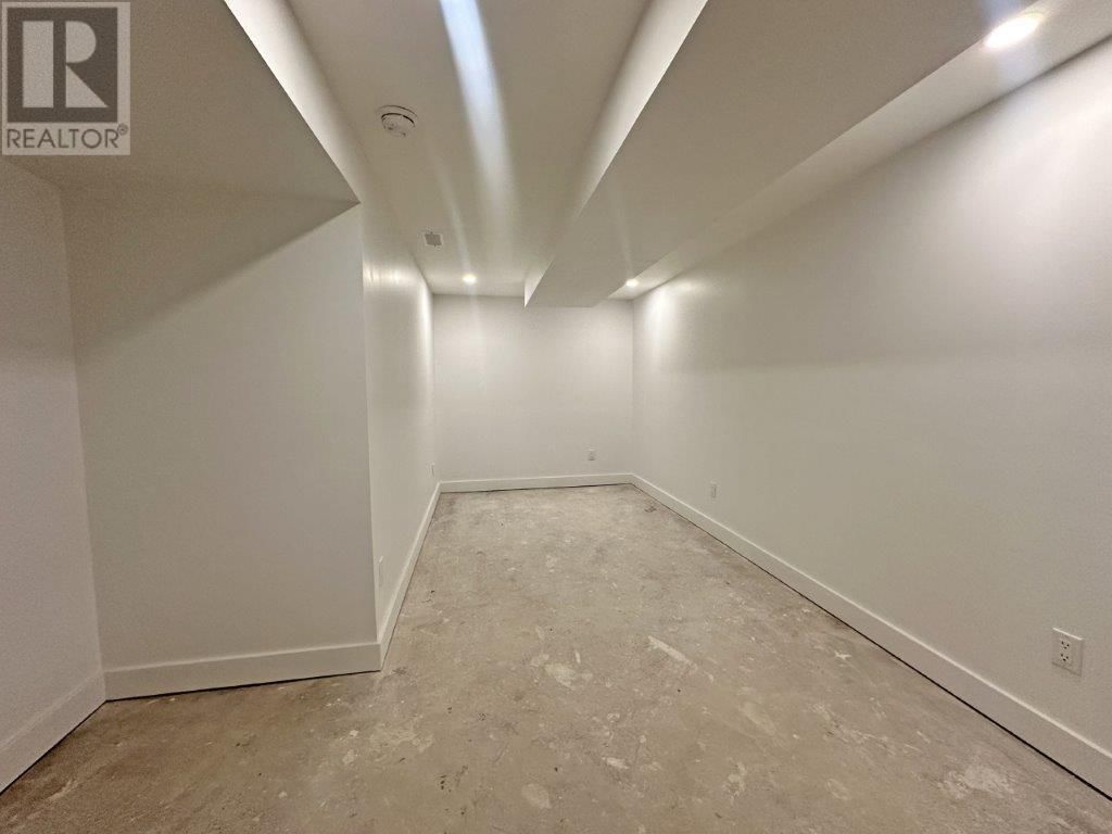 31 LAURIER AVE Image 32
