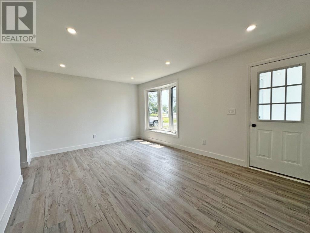 31 LAURIER AVE Image 8
