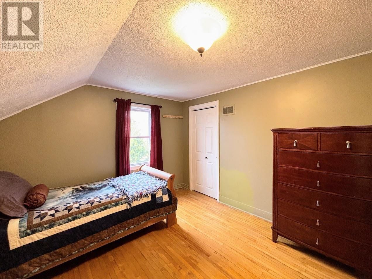 2 BROWN ST Image 20