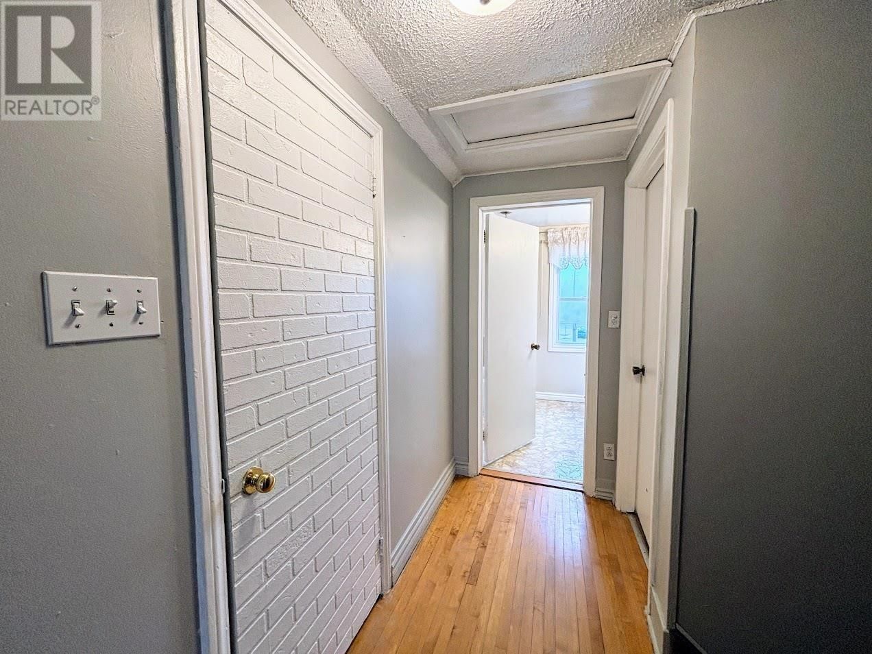 2 BROWN ST Image 24