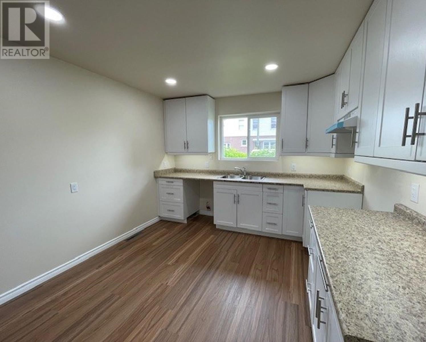 621 DEASE STREET Image 13