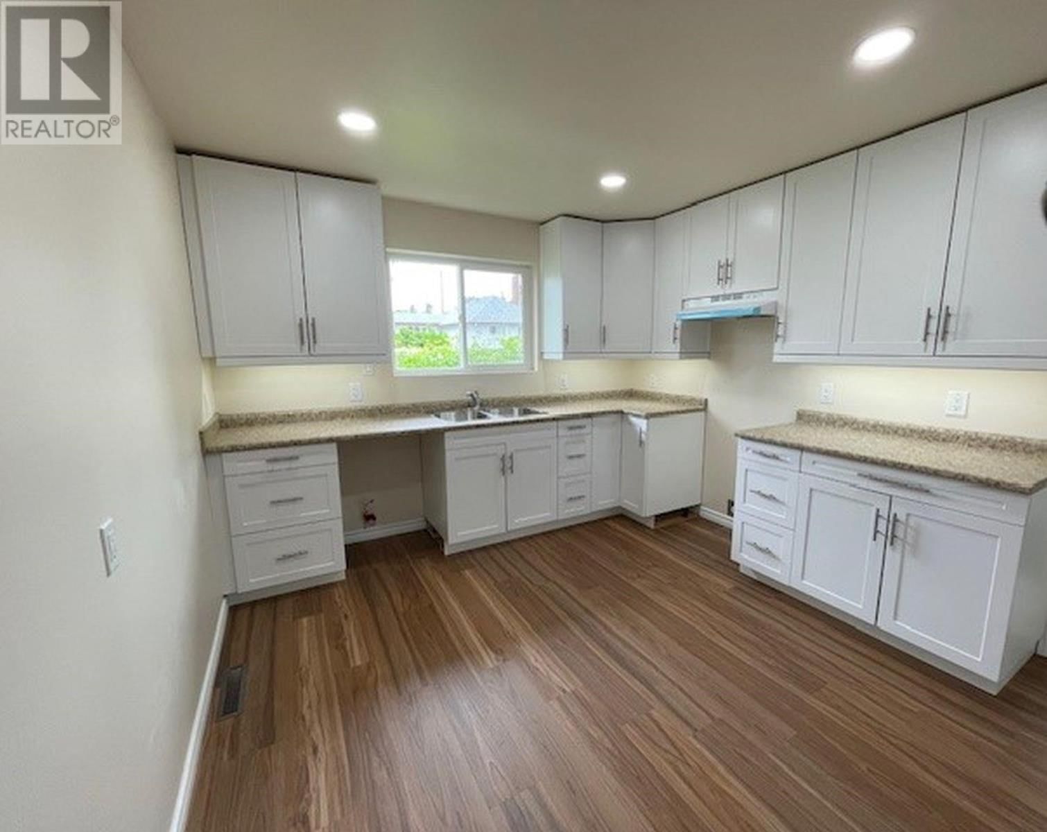 621 DEASE STREET Image 14