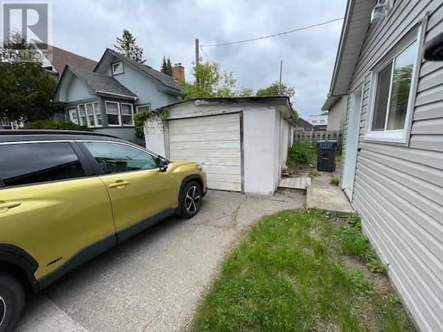621 DEASE STREET Image 2