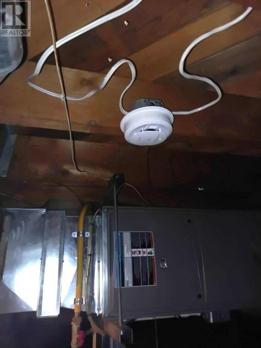 621 DEASE STREET Image 32