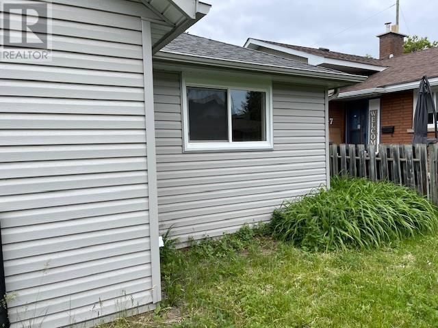 621 DEASE STREET Image 38