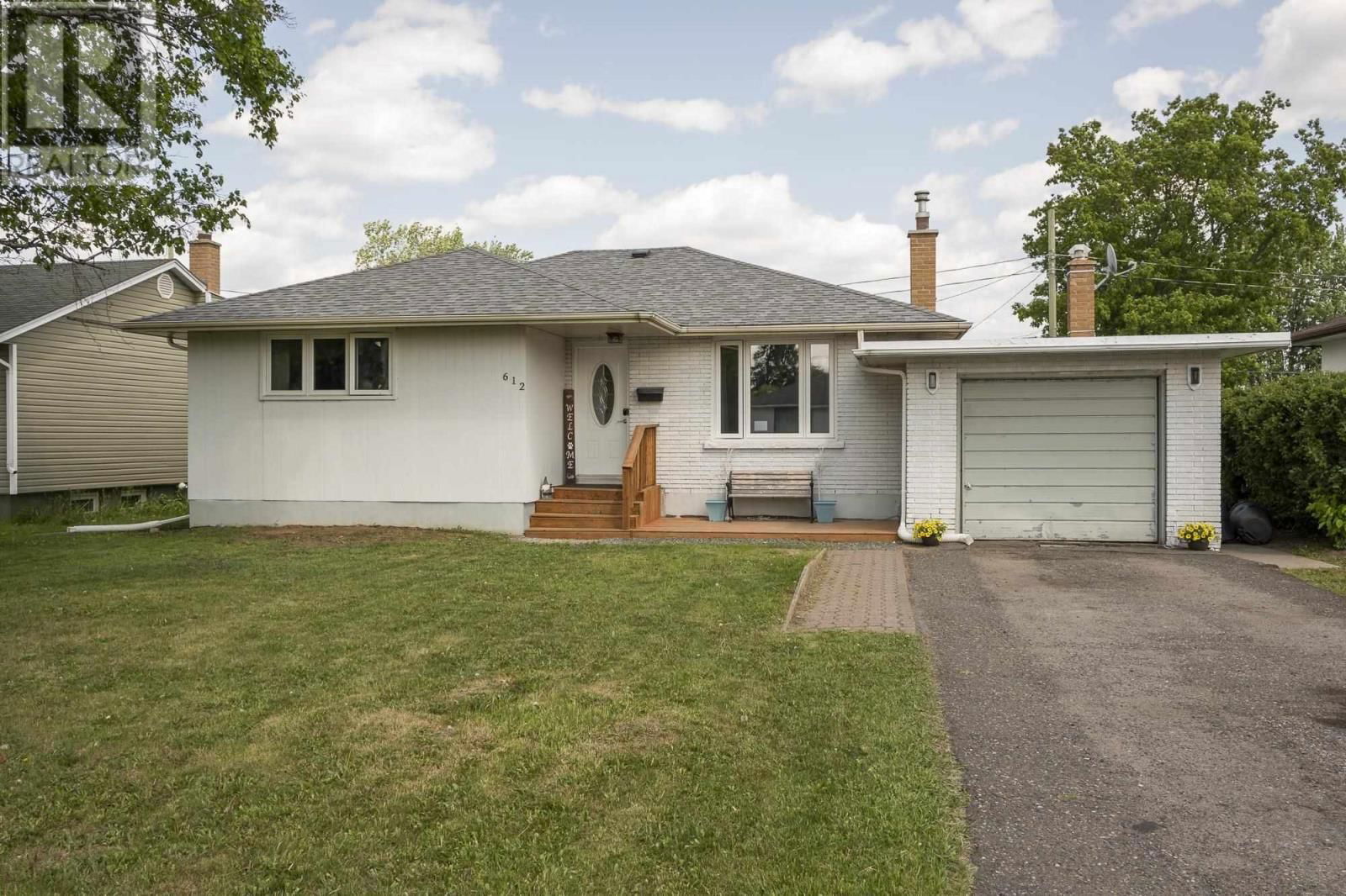 612 ROSEWOOD CRES Image 1