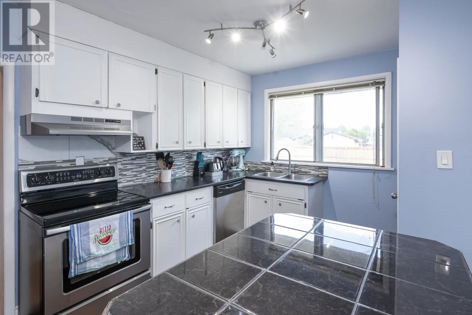 612 ROSEWOOD CRES Image 10