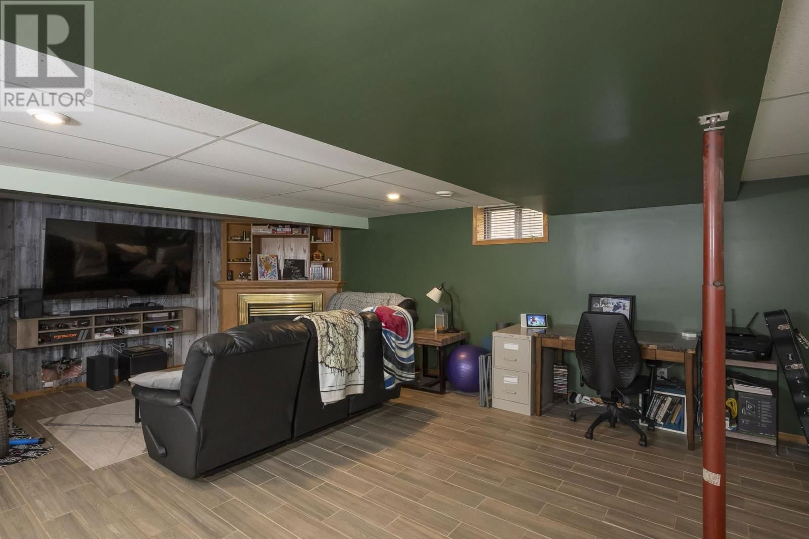 612 ROSEWOOD CRES Image 34