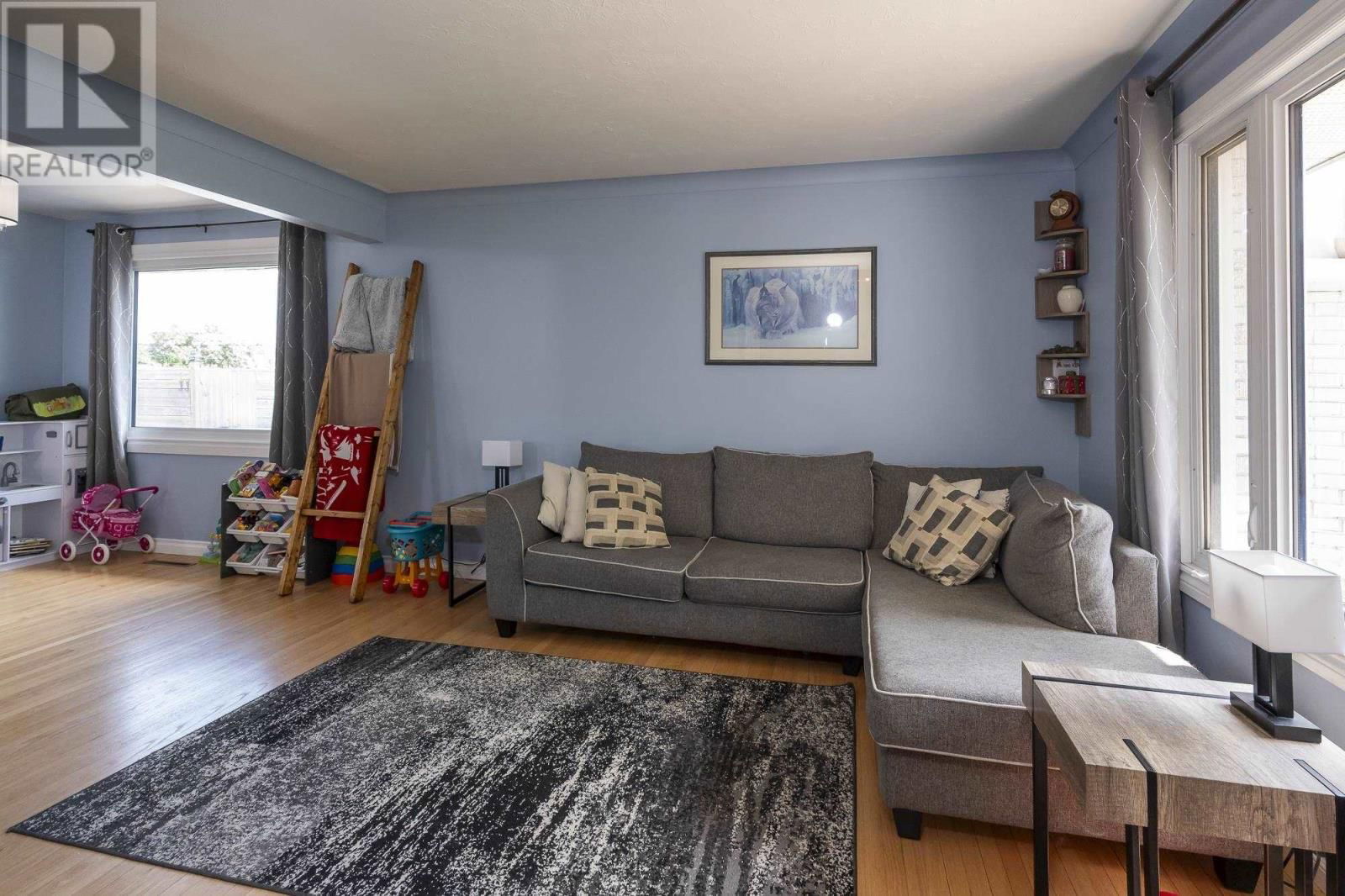 612 ROSEWOOD CRES Image 5