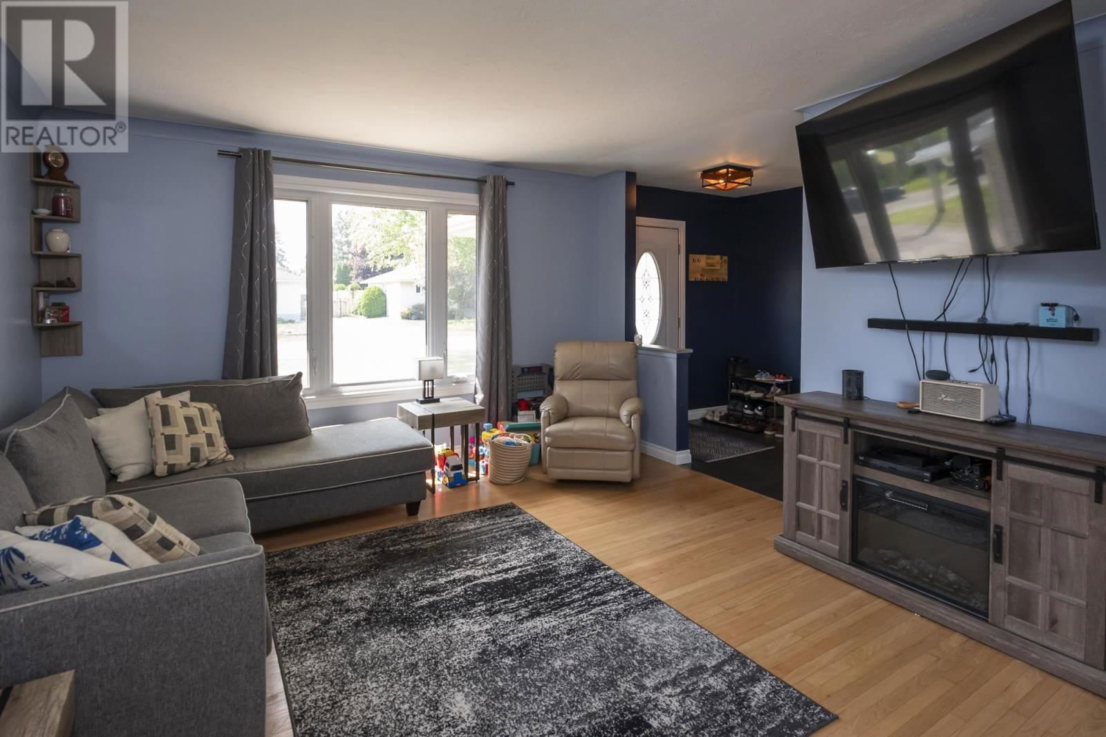 612 ROSEWOOD CRES Image 6