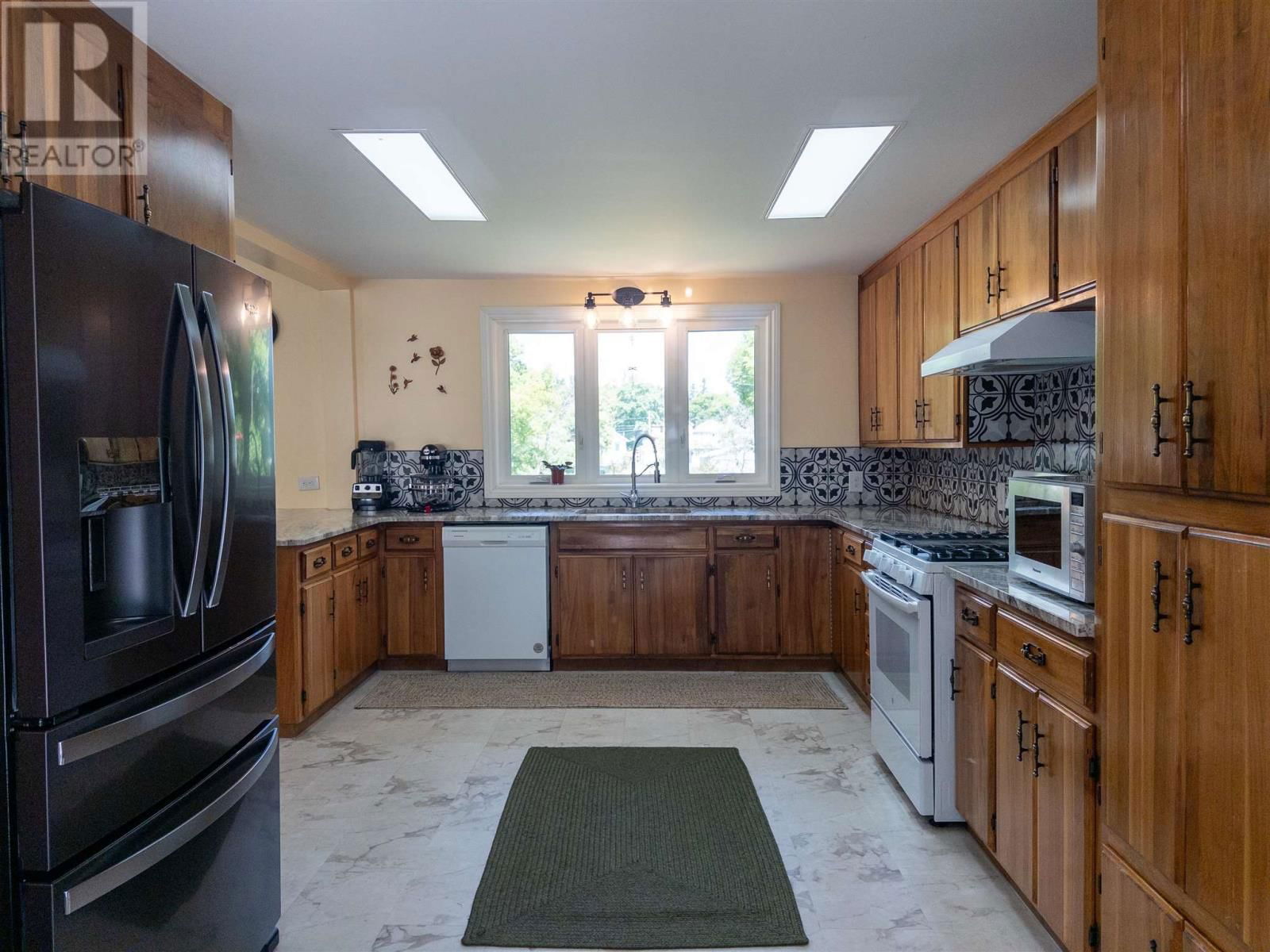 824 RIVER DRIVE Image 2