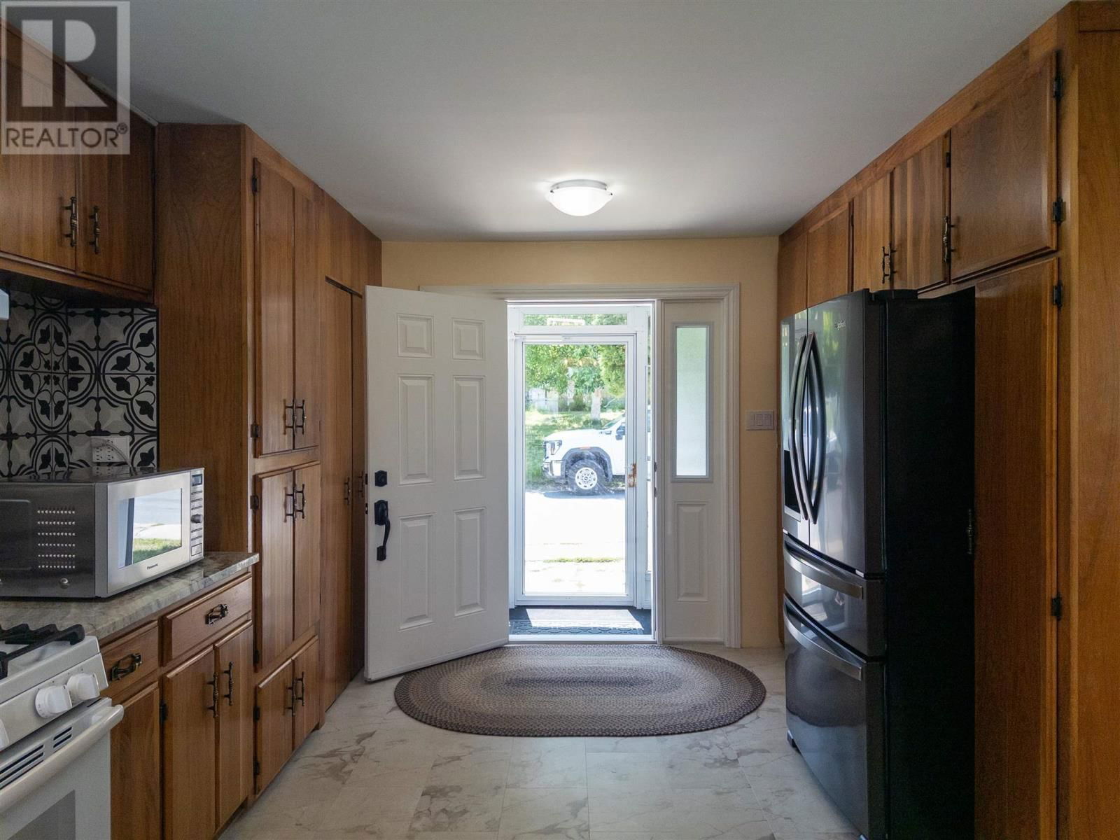 824 RIVER DRIVE Image 3