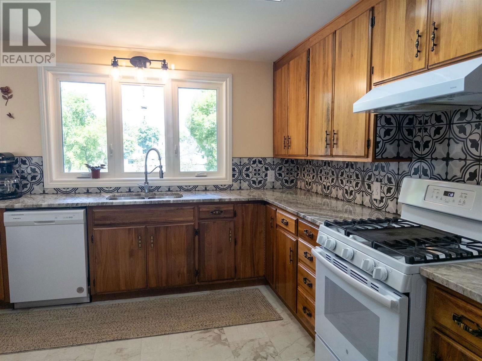 824 RIVER DRIVE Image 4