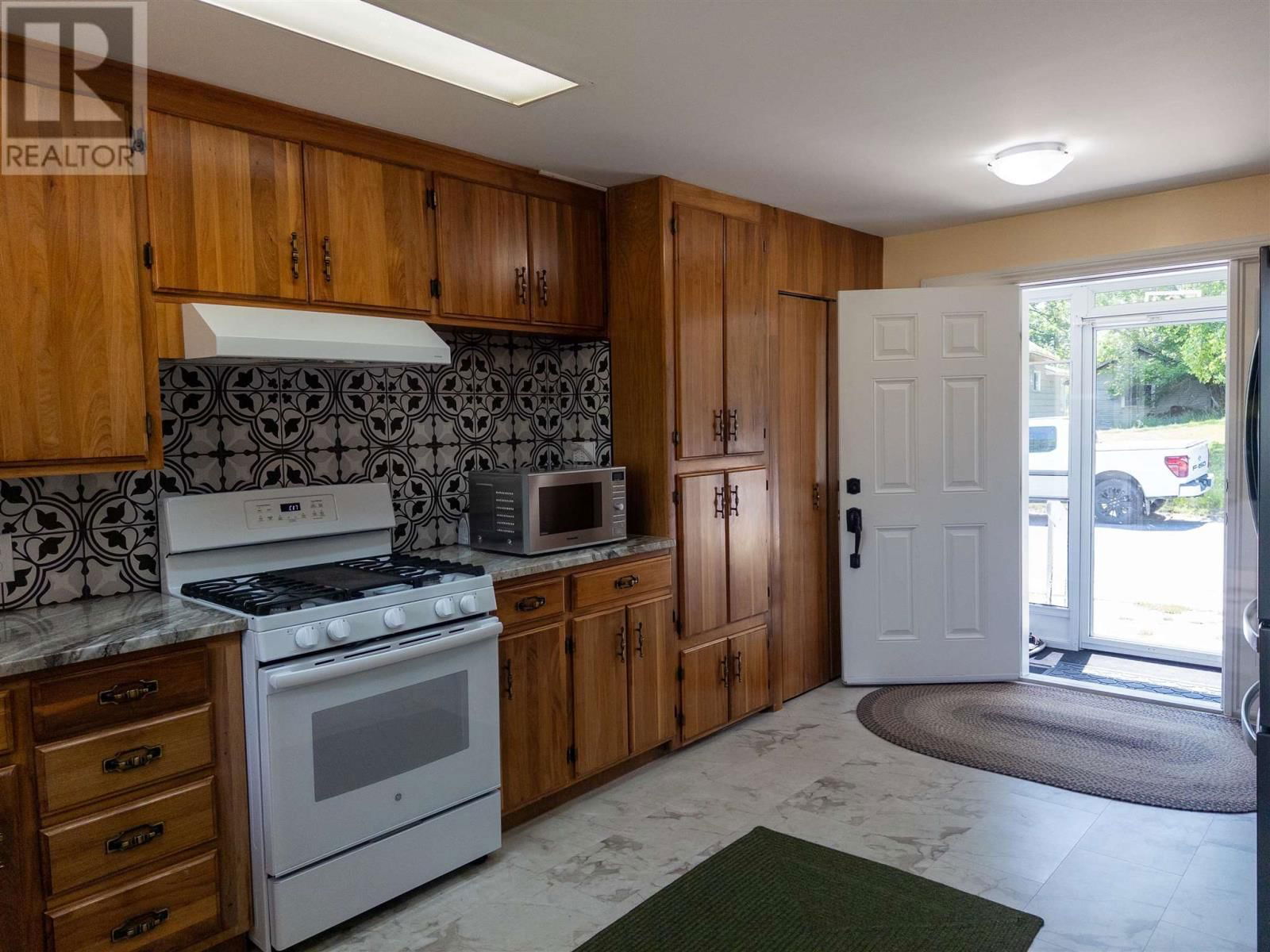 824 RIVER DRIVE Image 5