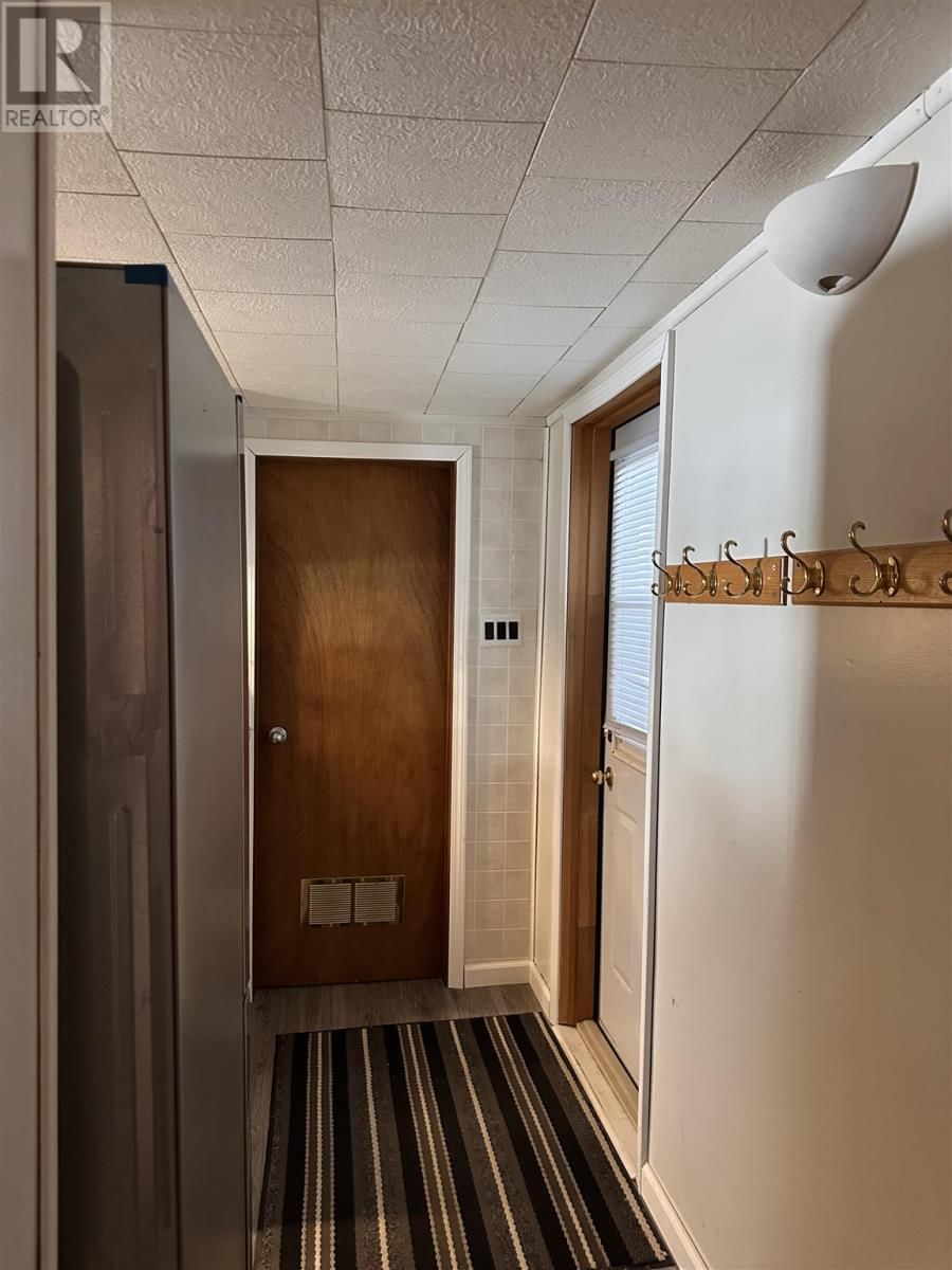 1011 SUNSET DR Image 12
