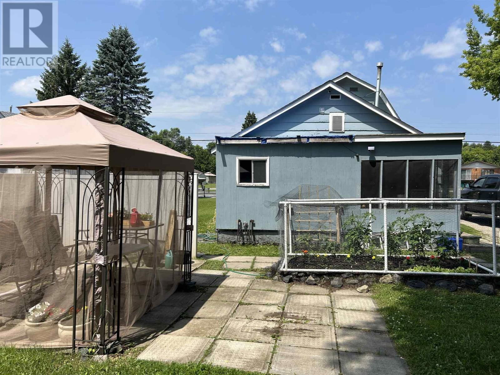 1011 SUNSET DR Image 23