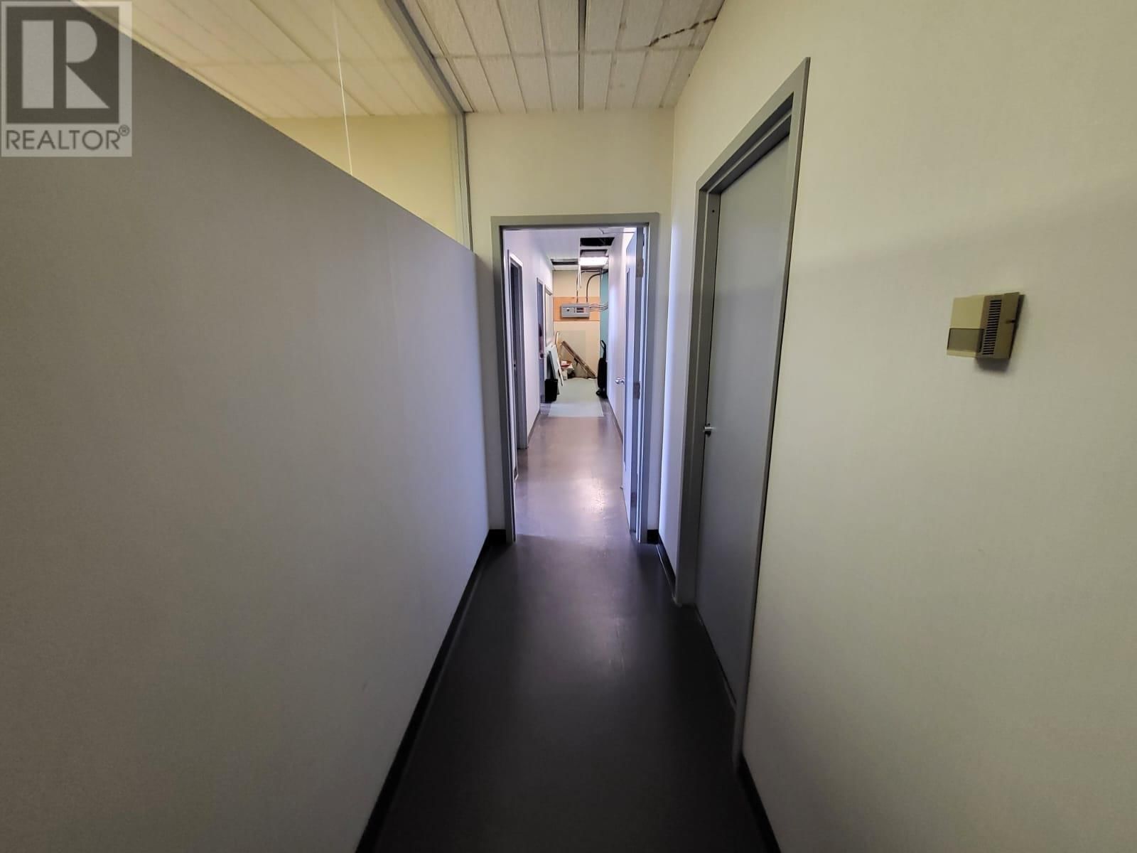 947 MEMORIAL AVE Image 13