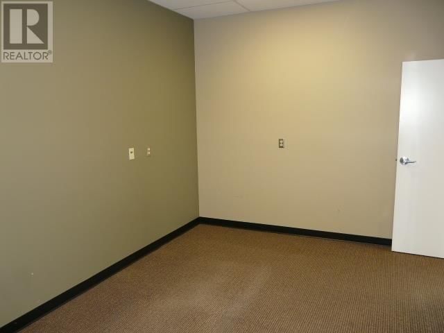 947 MEMORIAL AVE Image 15