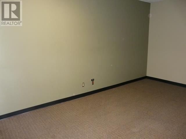 947 MEMORIAL AVE Image 16