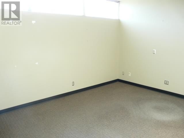 947 MEMORIAL AVE Image 17