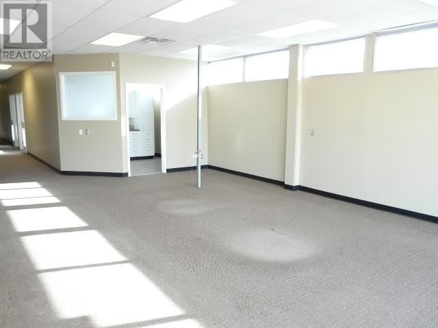 947 MEMORIAL AVE Image 4