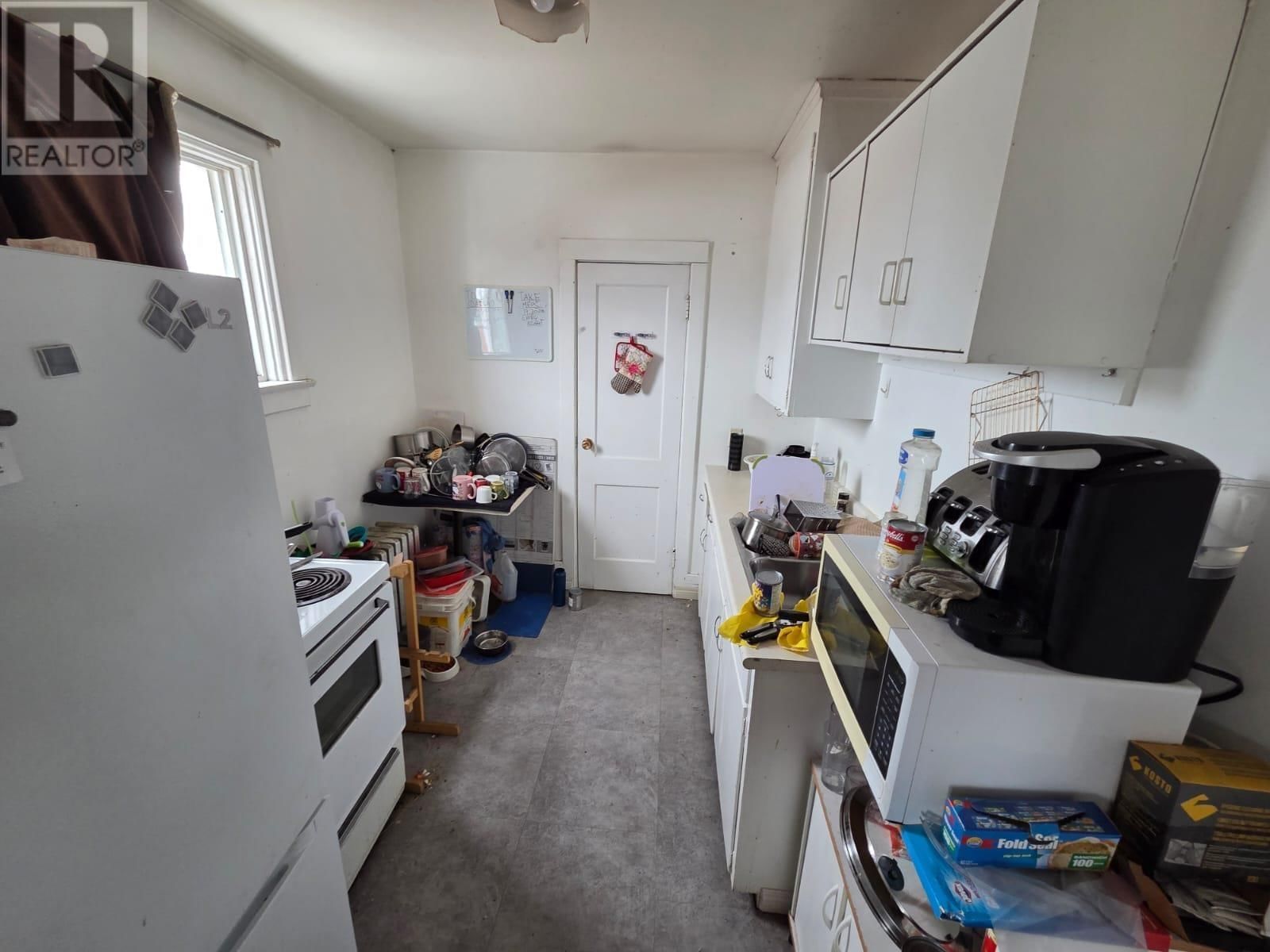 E - 1012 VICTORIA AVE Image 28