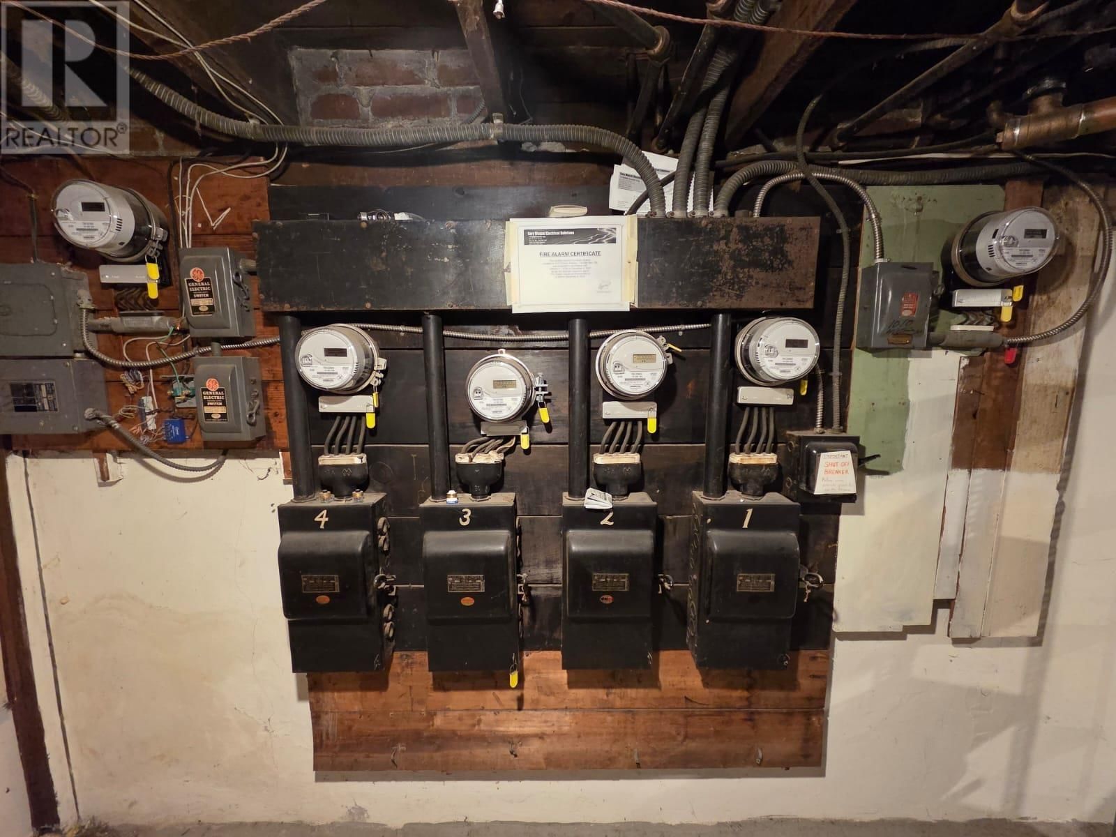 E - 1012 VICTORIA AVE Image 38