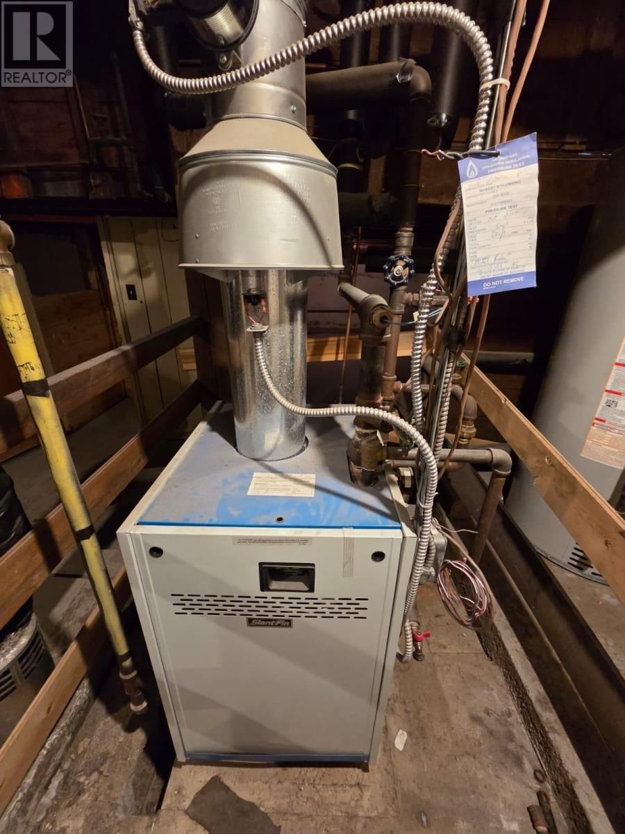 E - 1012 VICTORIA AVE Image 45