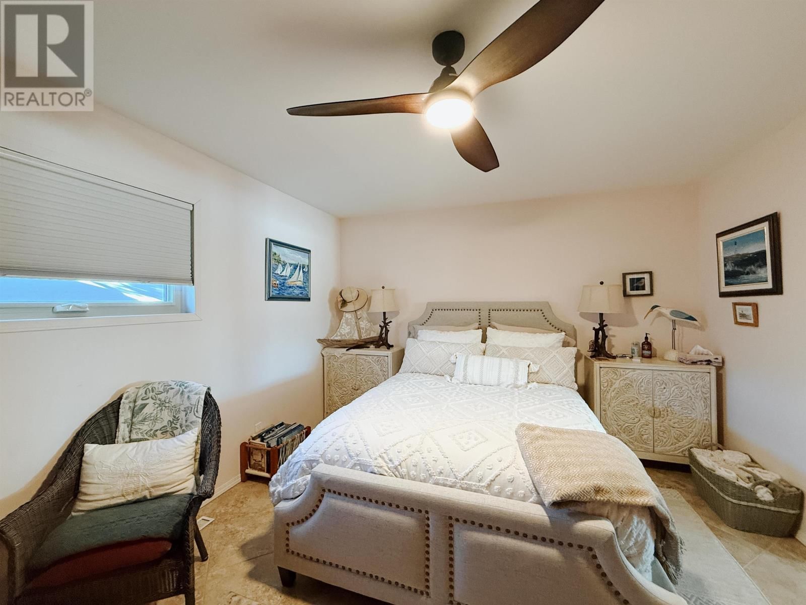 557 LAKEVIEW DRIVE Image 17