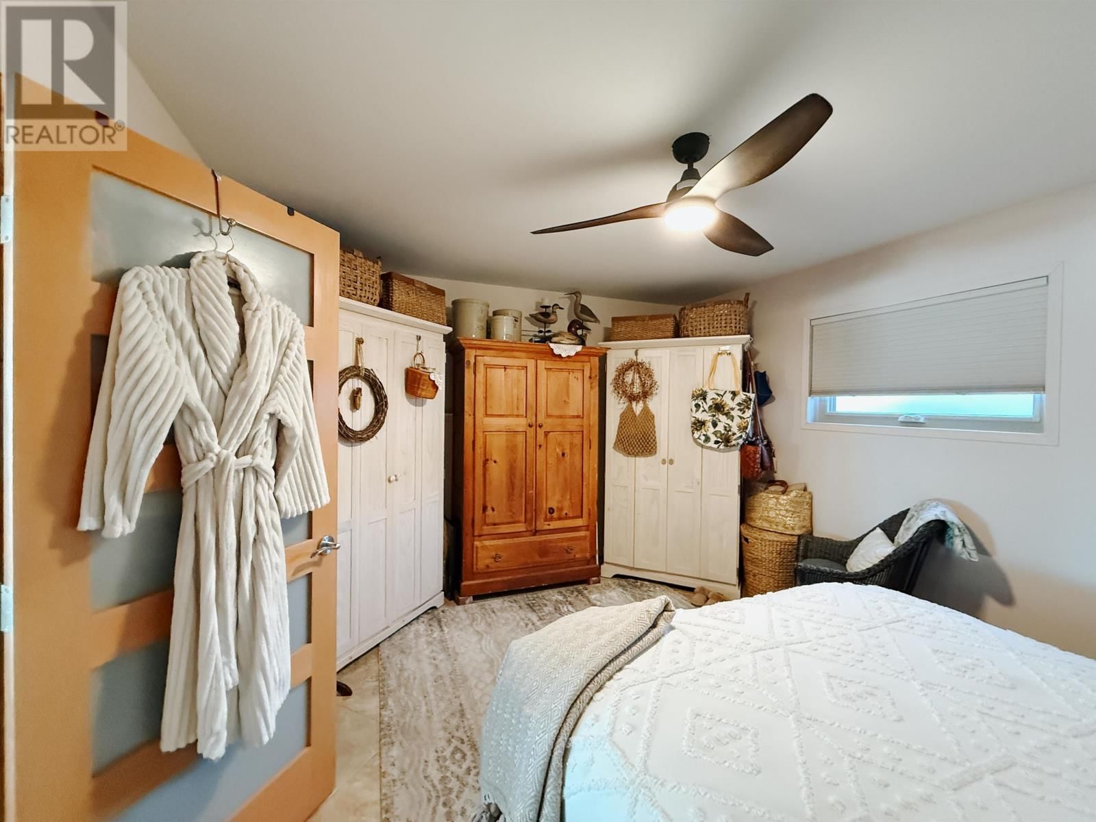 557 LAKEVIEW DRIVE Image 18