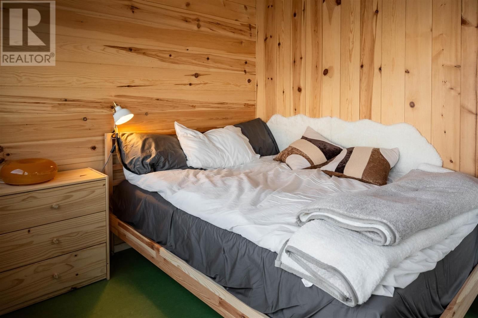 Island - 900 LITTLE SAND LAKE Image 28