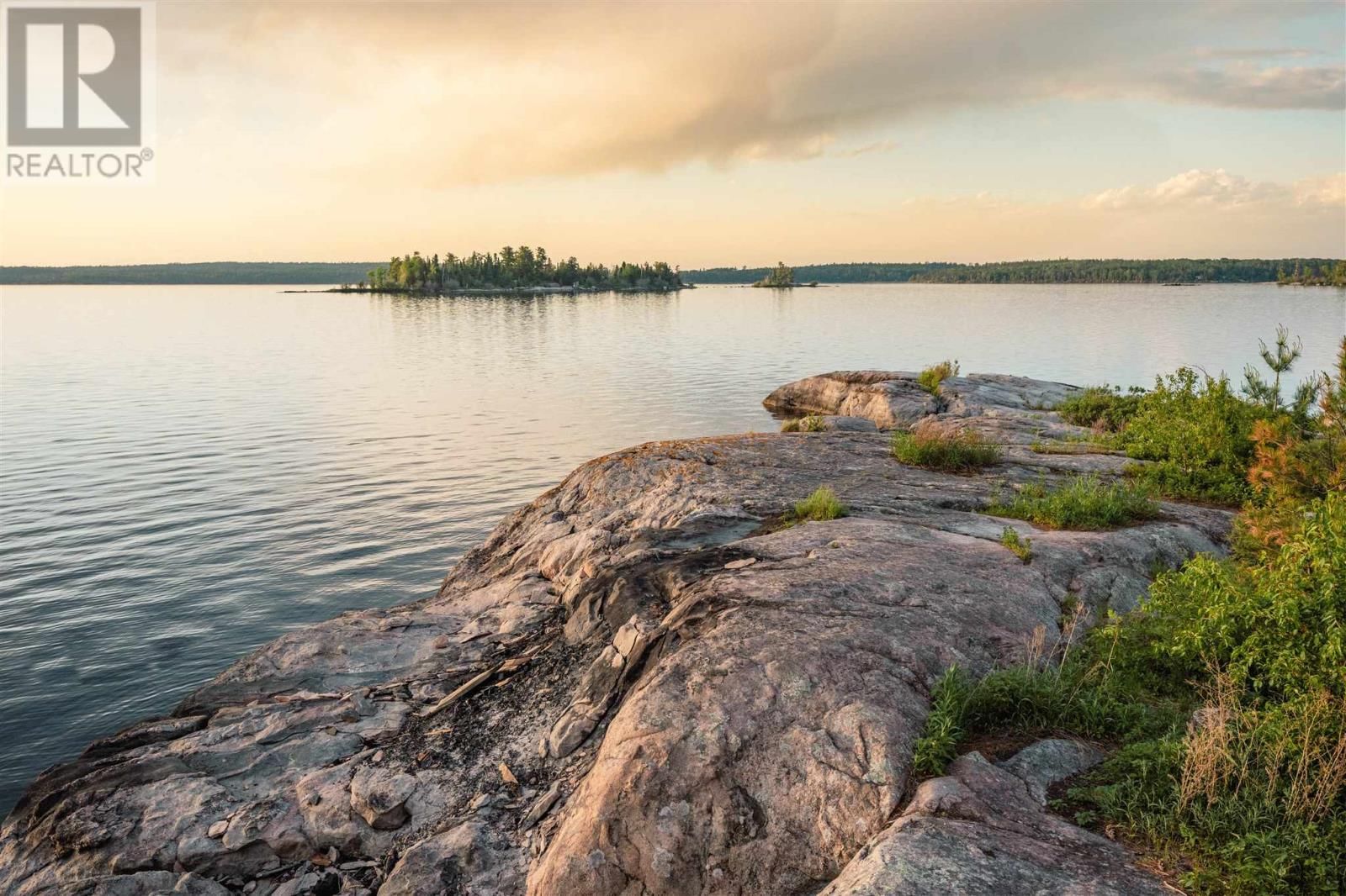 Island - 900 LITTLE SAND LAKE Image 35