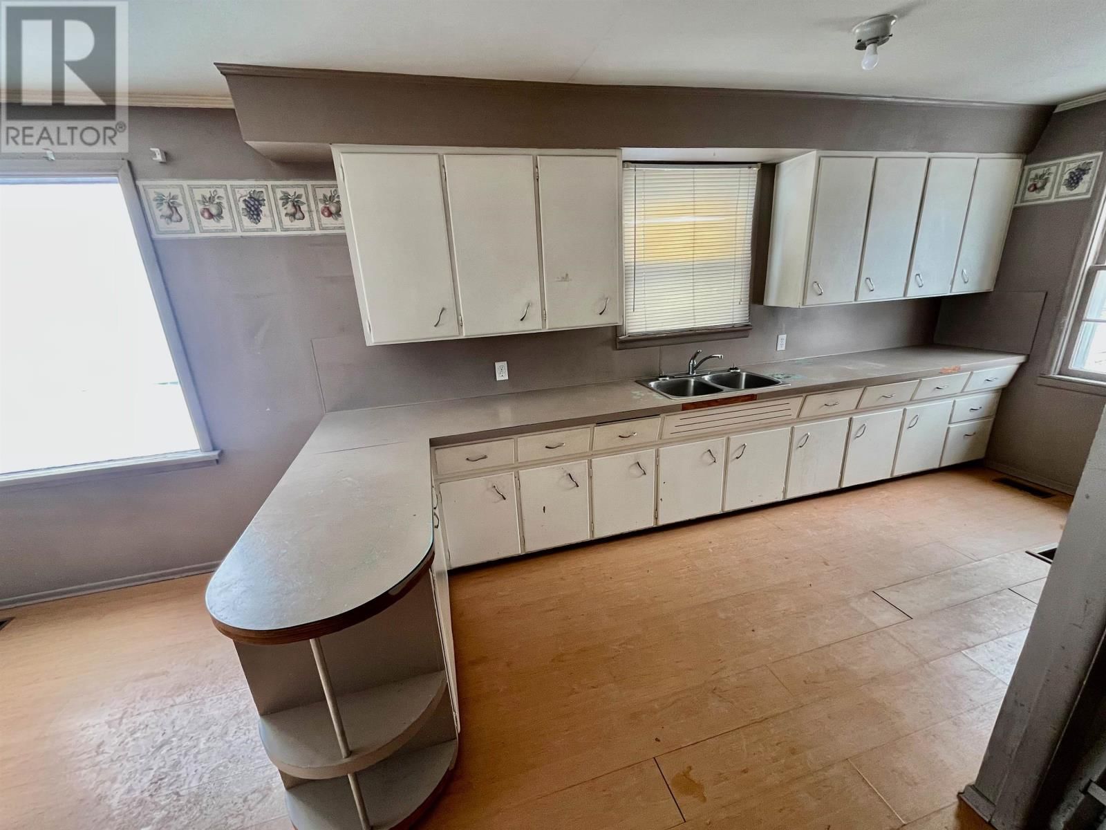 34 MACHIN AVE Image 2