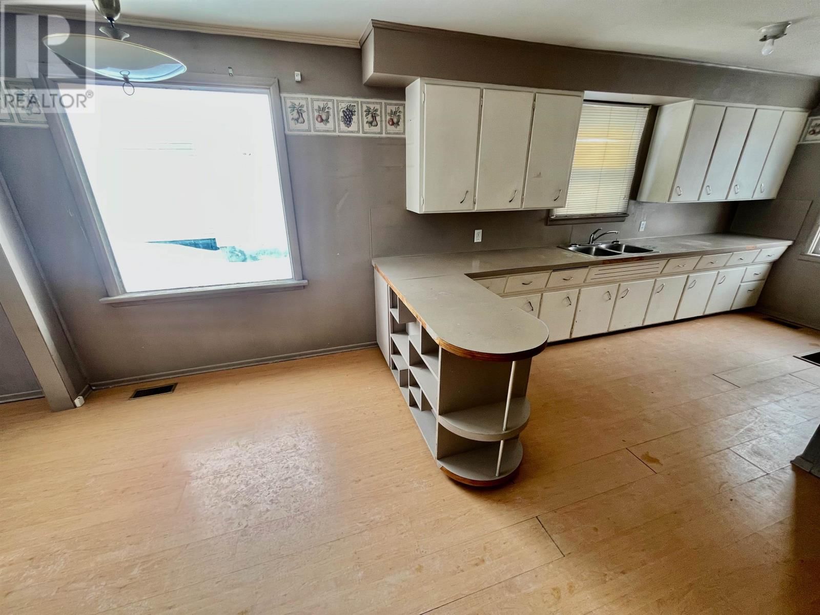 34 MACHIN AVE Image 4