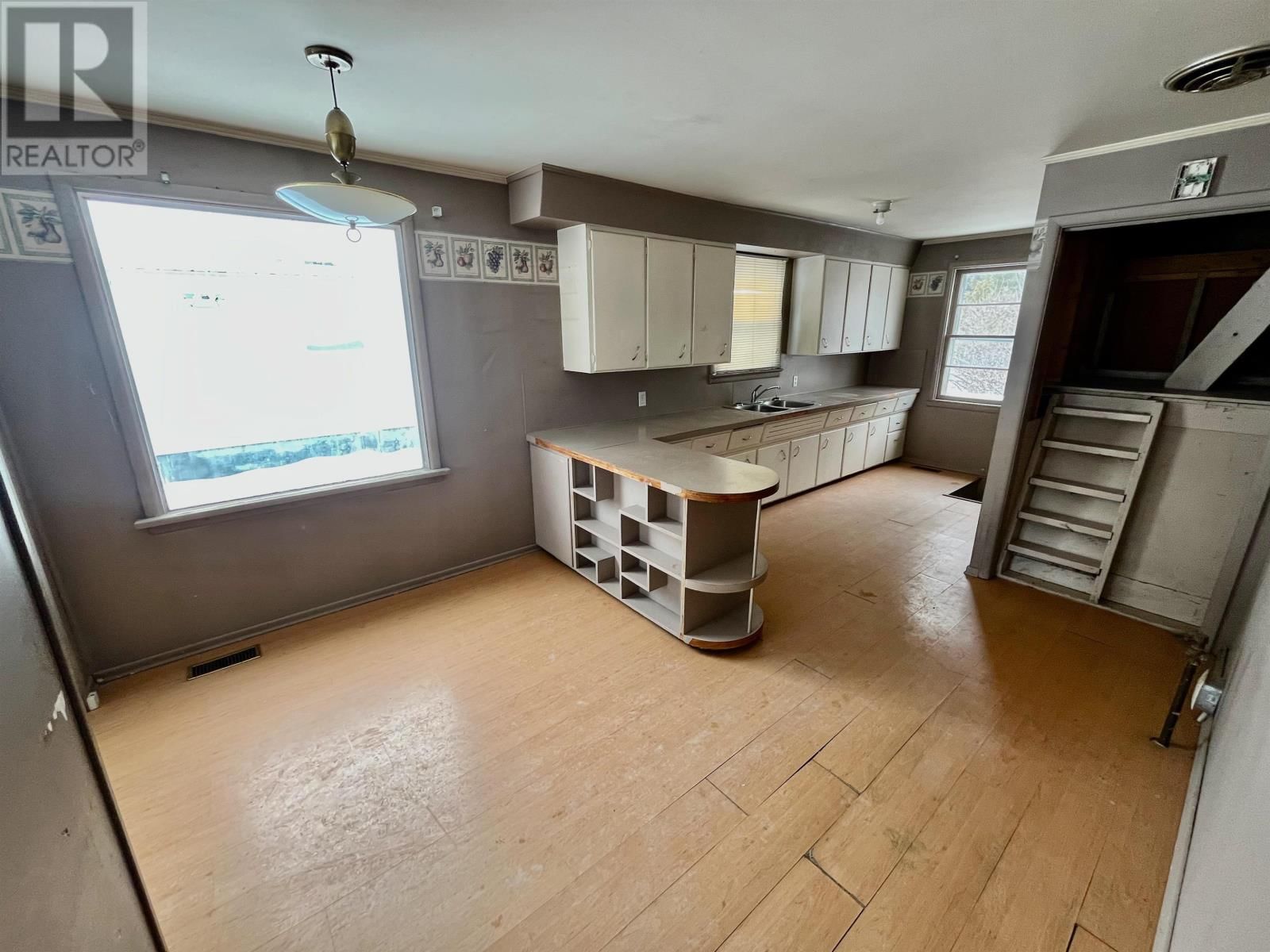 34 MACHIN AVE Image 5